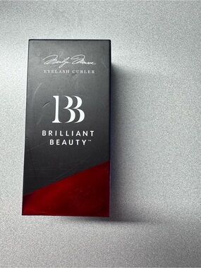 Brilliant Beauty Eyelash Curler - Black & Deep Red Box